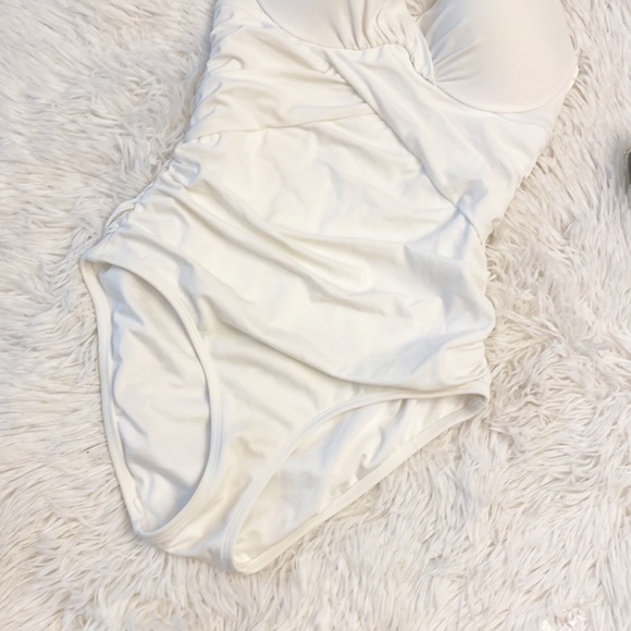 NWOT Victoria’s Secret WHITE Rouched Halter One Piece Swimsuit Resort woman M - Picture 9 of 13